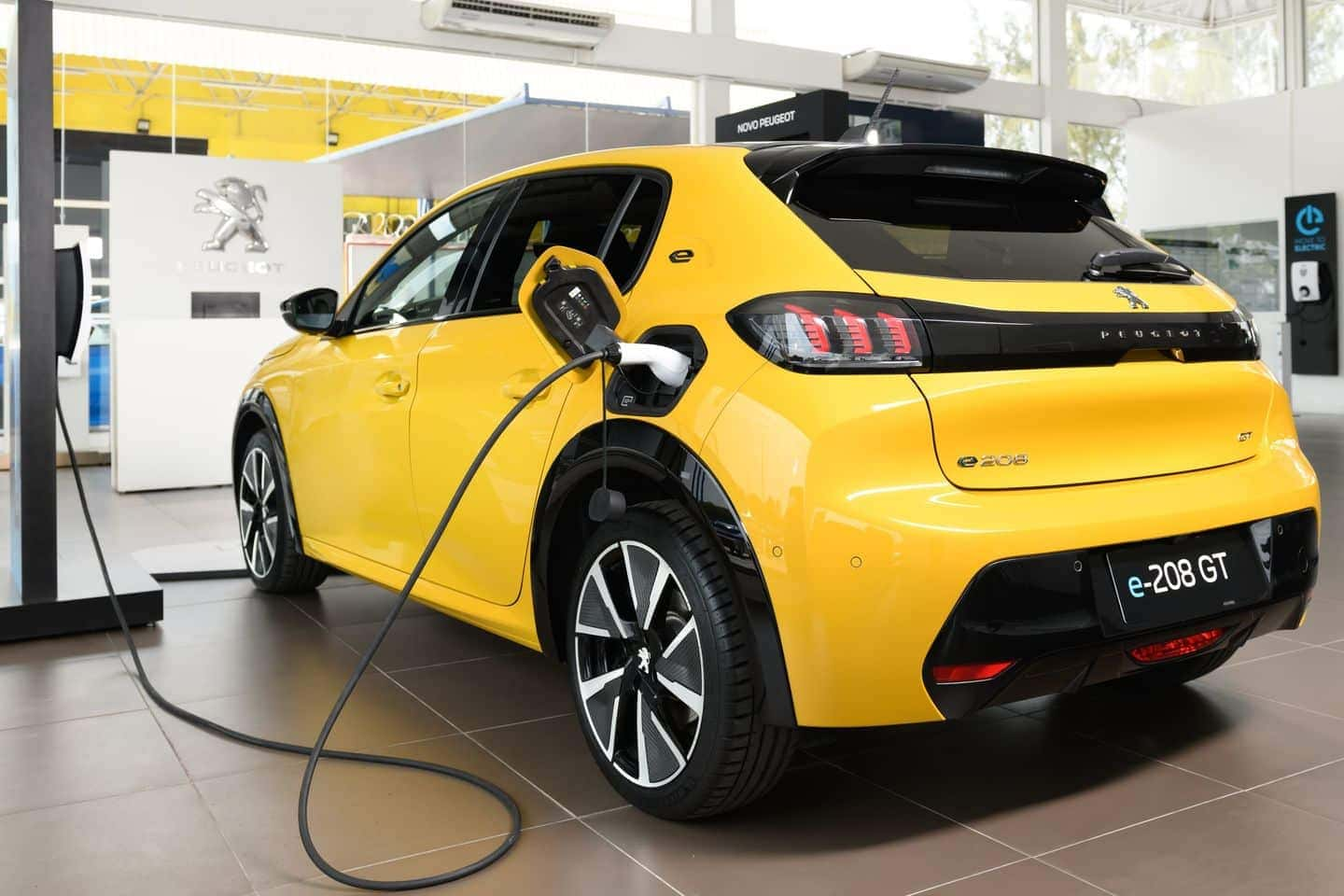 Electric Cars and Mechanic App