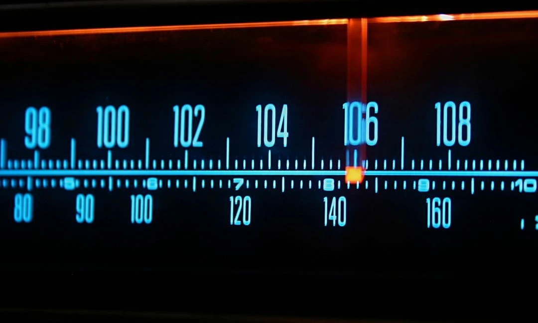 Transform Your Phone with Simple Radio