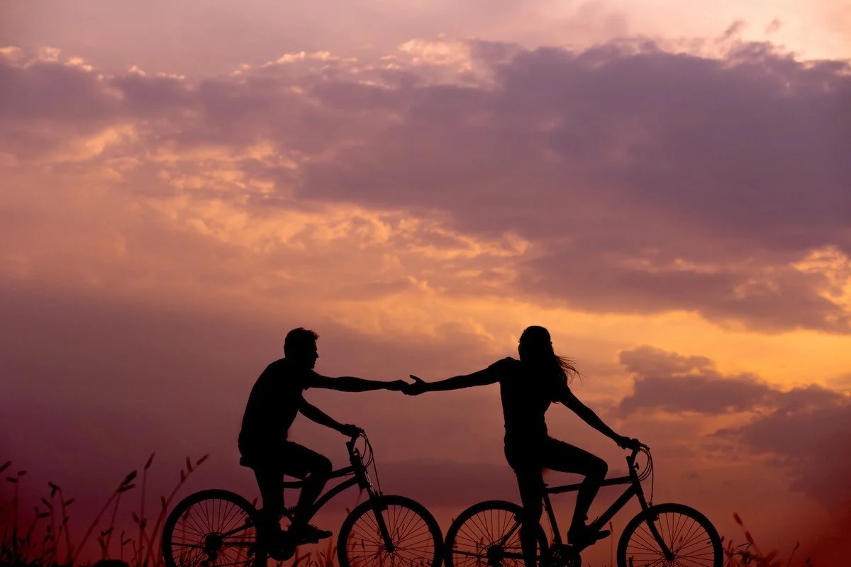 Romantic Melodies, Stronger Bonds